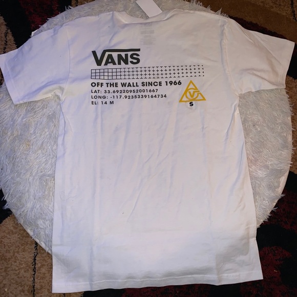 New 2020 Vans t shirt NWT ๐ฅ - Picture 2 of 2